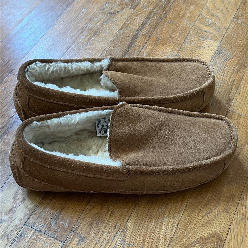 UGG womens Ascot Loafers Slippers  Sherpa lined Comfortable Casual